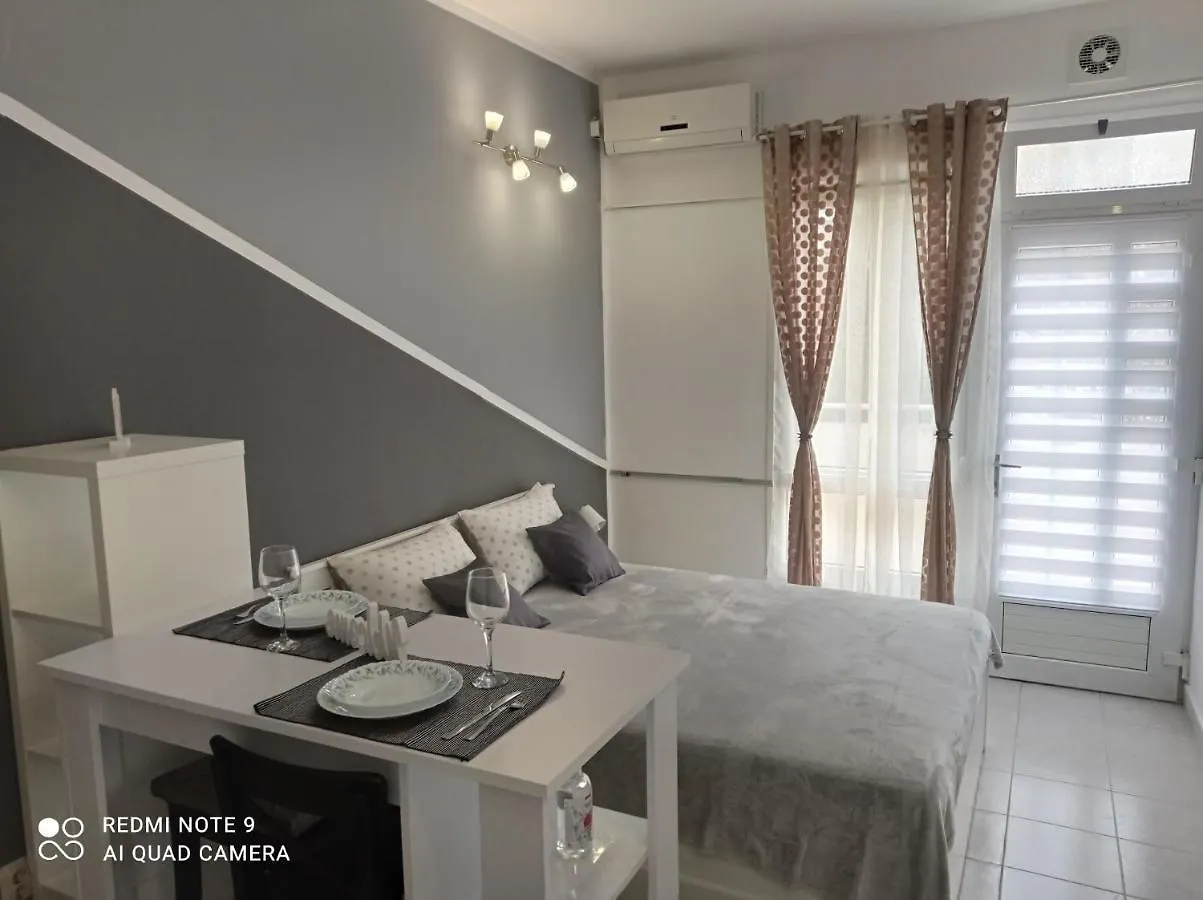 Summer Rest Split Apartment