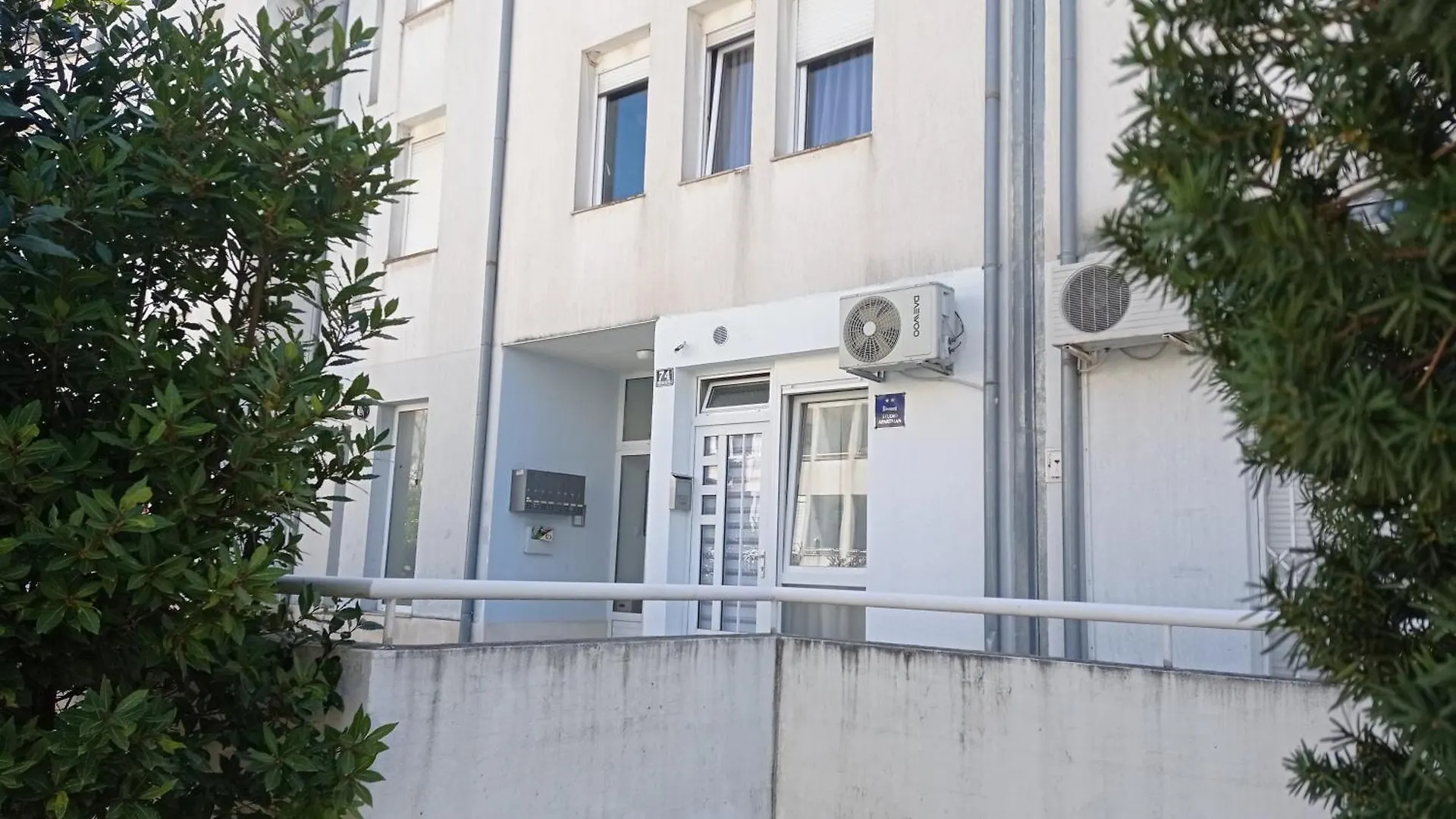 Summer Rest Split Apartment
